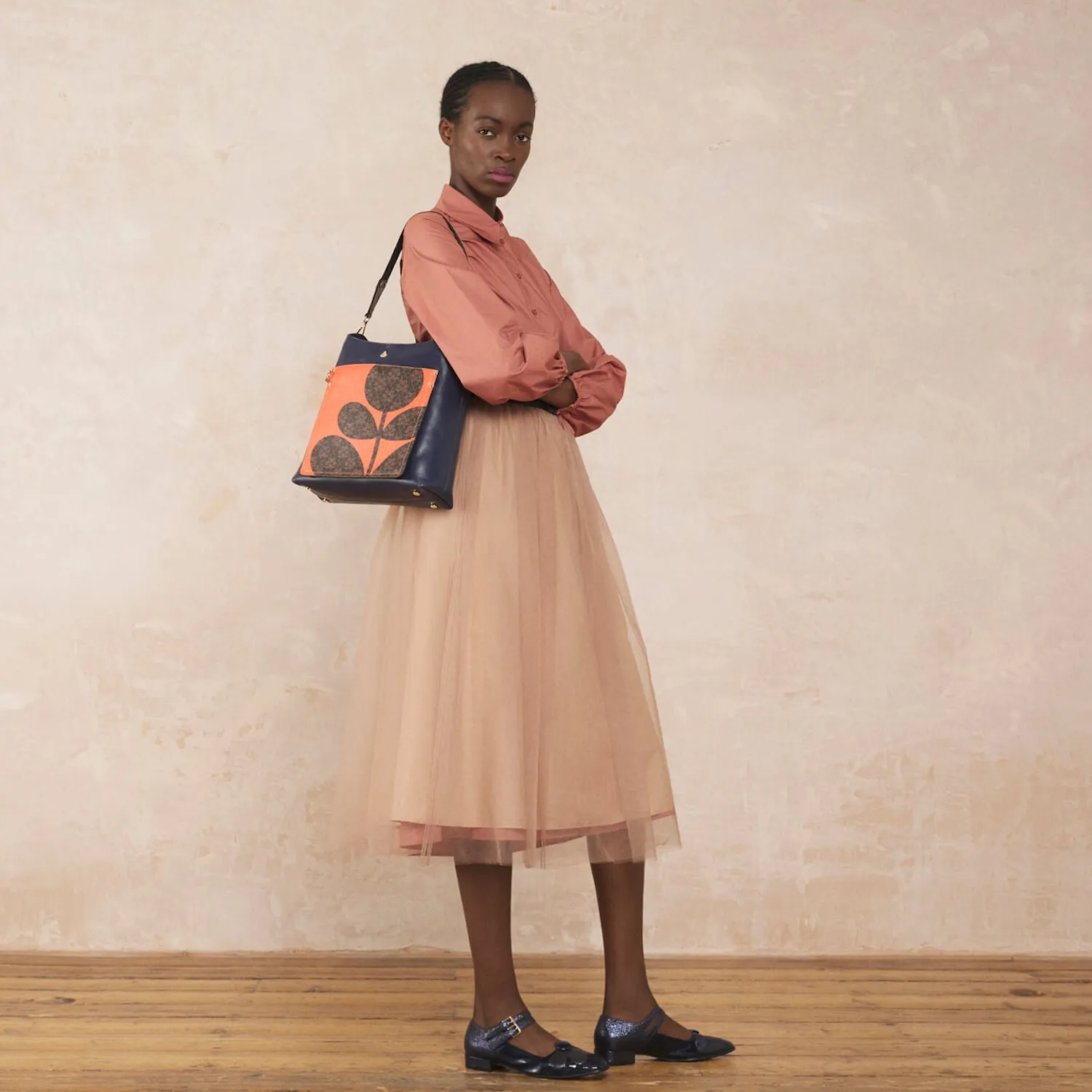 Carrymax Bucket Bag - Navy Puzzle Flower