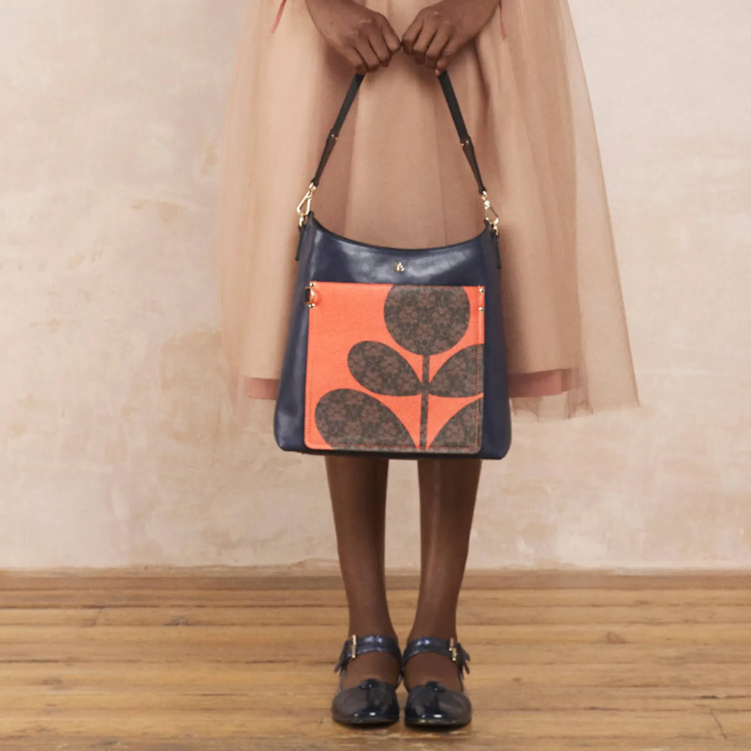 Carrymax Bucket Bag - Navy Puzzle Flower