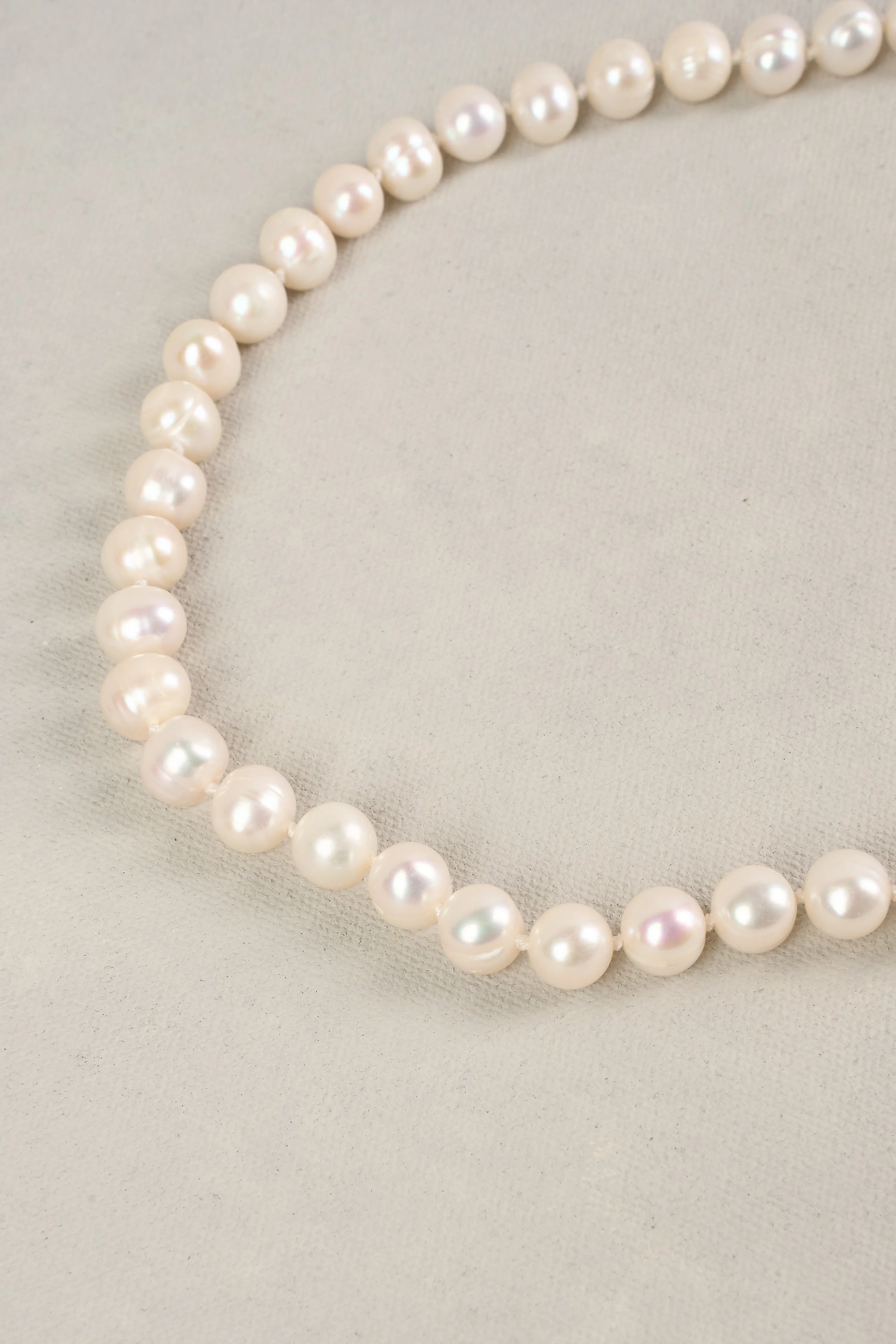 Classique Pearl Necklace - White