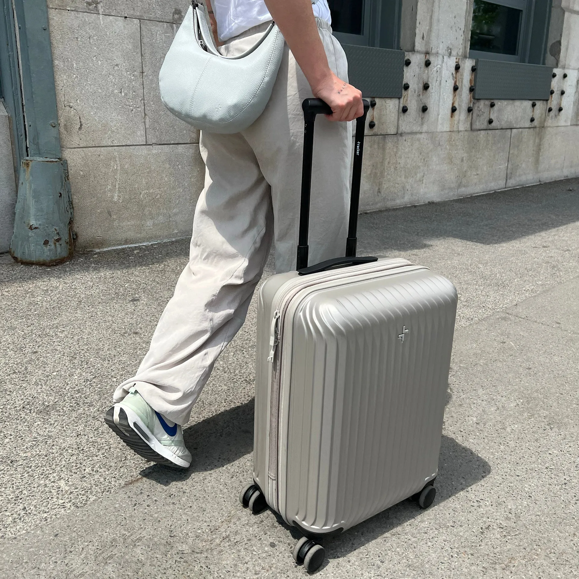 Dune Hardside 21.5in Carry-On Luggage