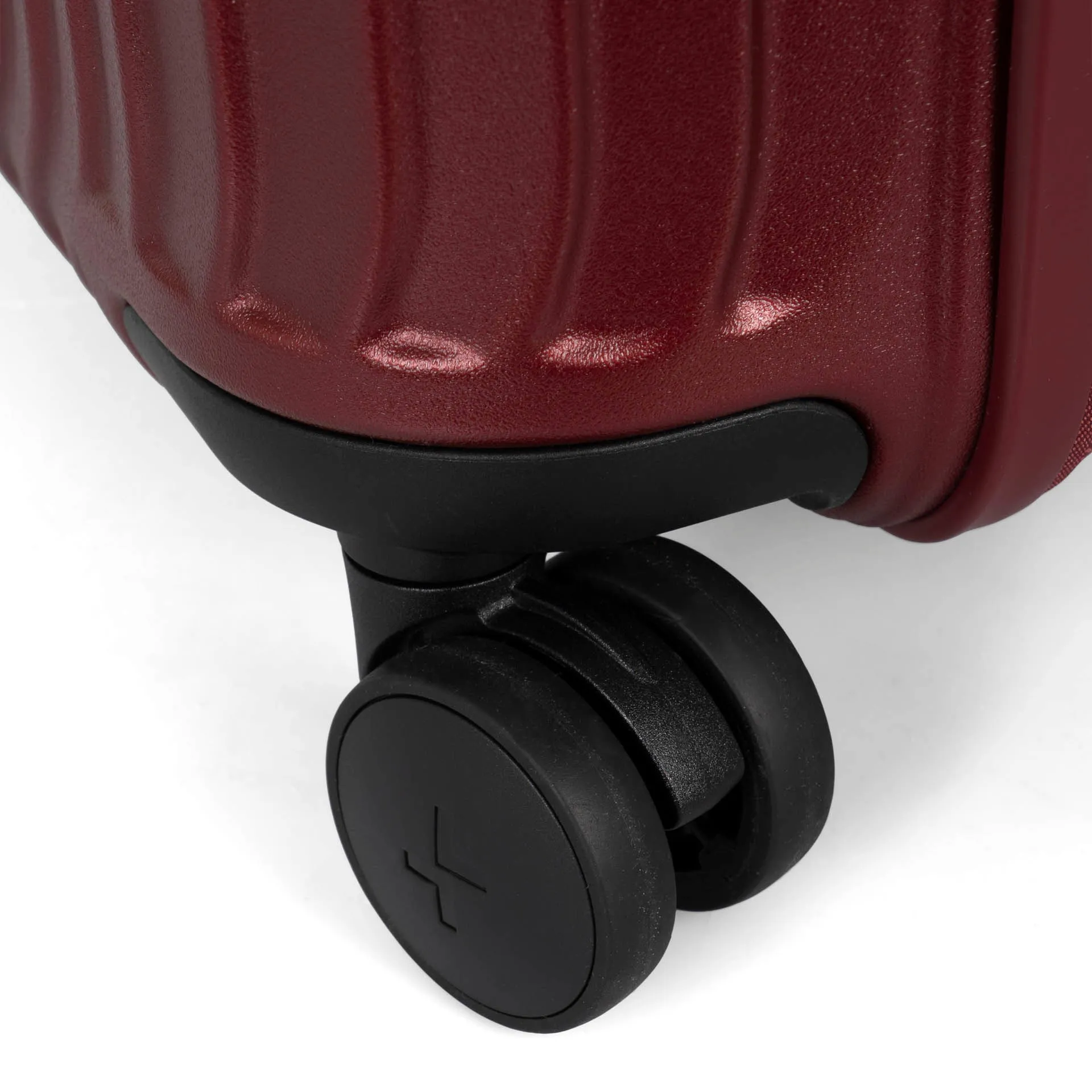 Dune Hardside 21.5in Carry-On Luggage
