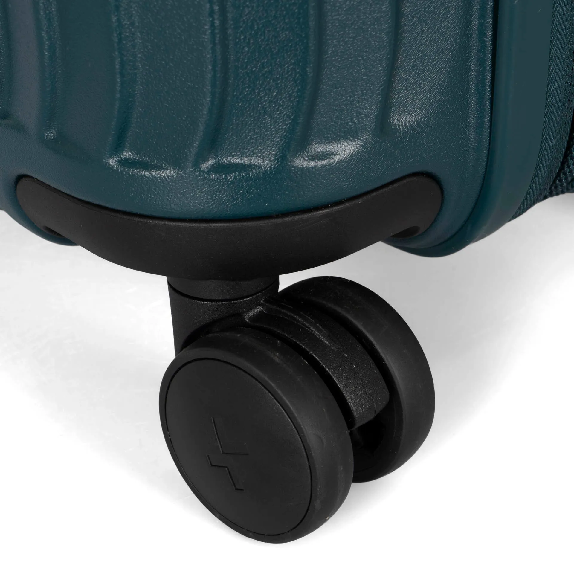 Dune Hardside 21.5in Carry-On Luggage