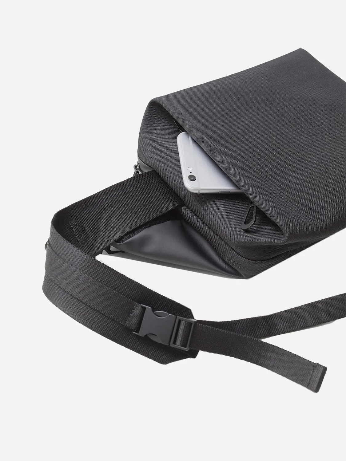 Isarau M Obsidian Black