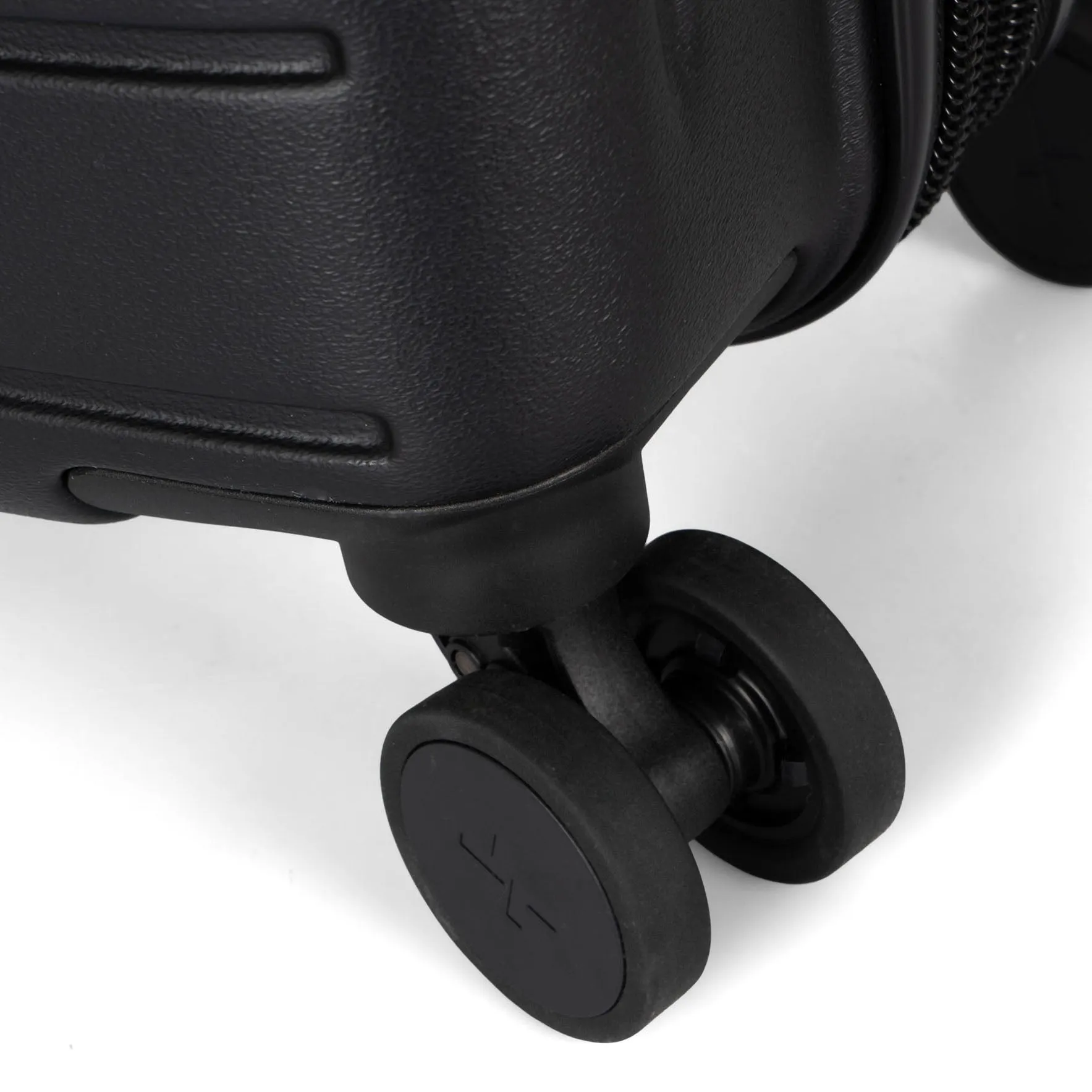 Legend Hardside 20 Carry-On Luggage