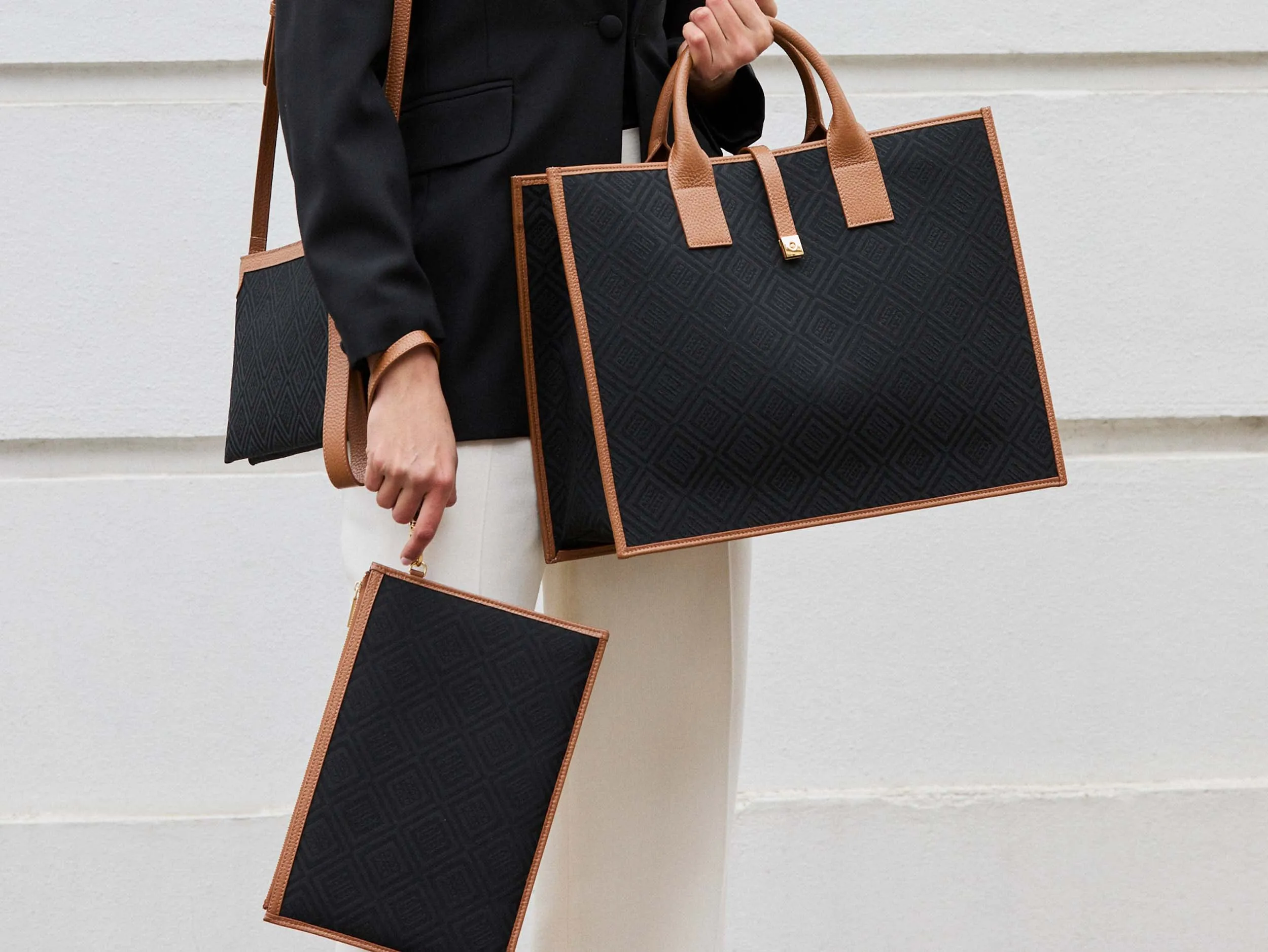 Small Pouch in Logo Jacquard Print - Black/Tan